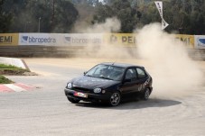 Conduzir um Carro de Rally 4 voltas + 2 voltas em co-piloto